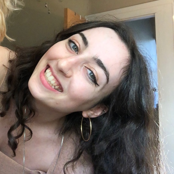 Meet your Posher, Amanda - Picture 1 of 1